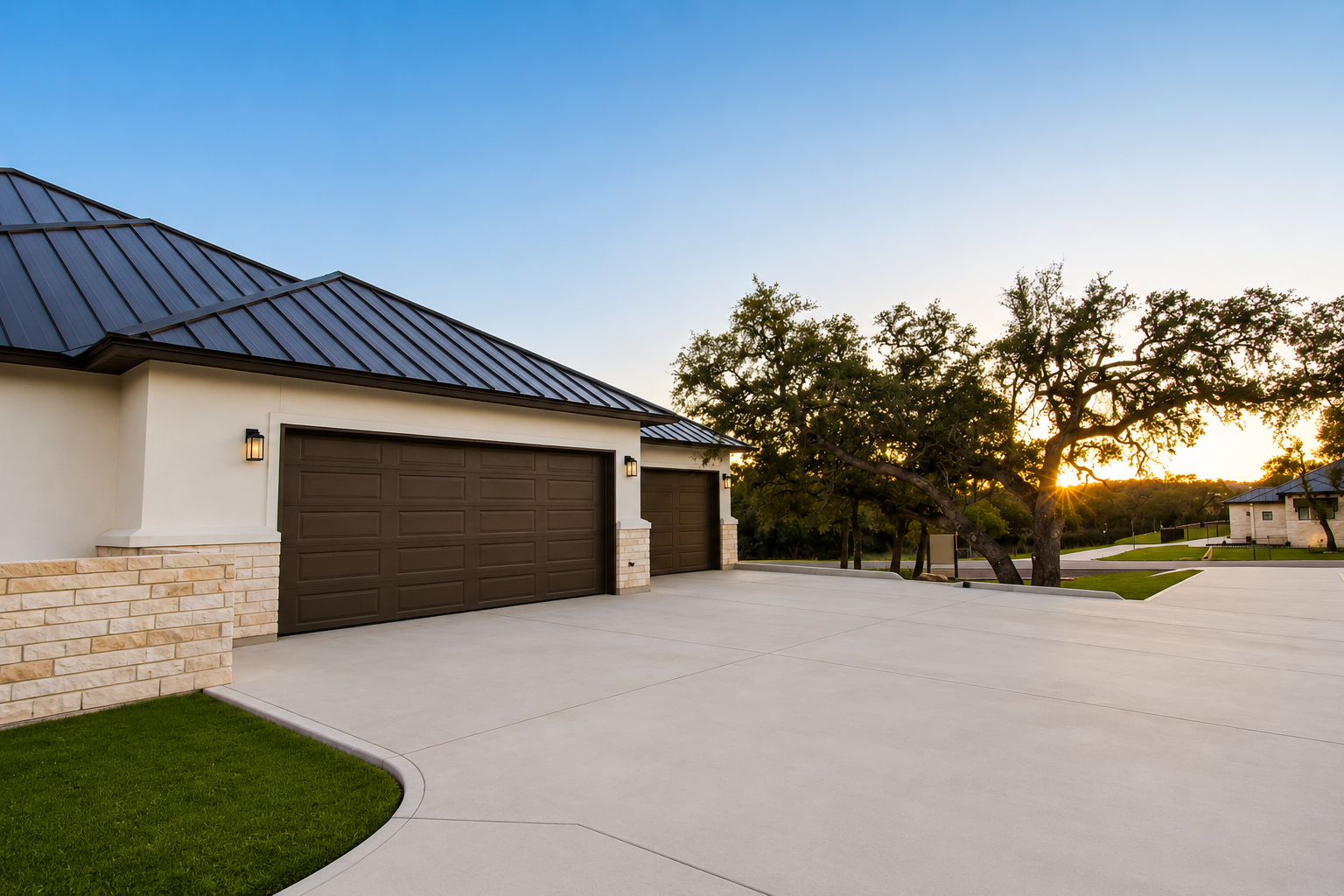 Hill Country View, Oversized Garage